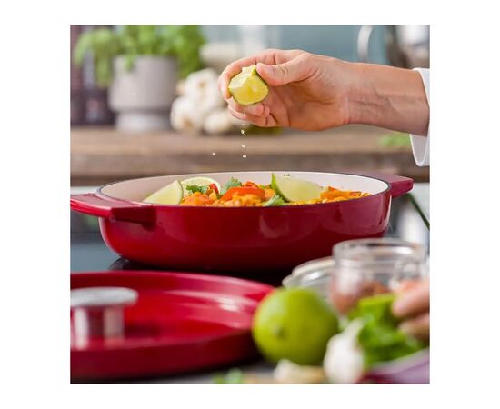 Сотейник KitchenAid Cast Iron чавунний з кришкою, 26 см, 2,77 л, червоний (CC009009-001), изображение 6 Сотейник KitchenAid Cast Iron чавунний з кришкою, 26 см, 2,77 л, червоний (CC009009-001), изображение 6