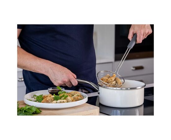 Шумовка KitchenAid Coreline, 37,3 см, сірий (KAS010OHCGG), изображение 8 Шумовка KitchenAid Coreline, 37,3 см, сірий (KAS010OHCGG), изображение 8