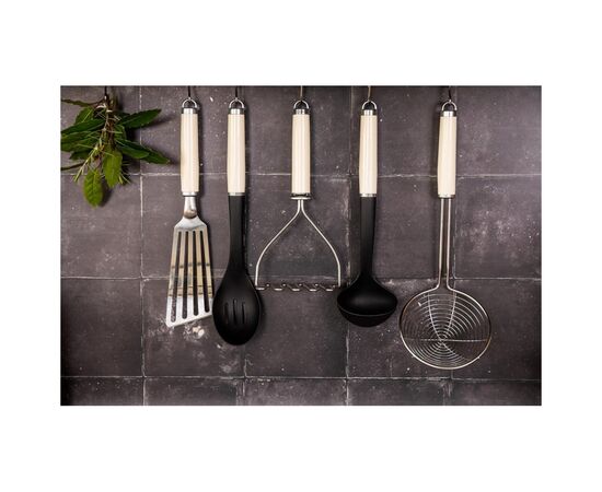Шумовка KitchenAid Coreline, 38,1 см, кремовий (KAG010OHACE), изображение 5 Шумовка KitchenAid Coreline, 38,1 см, кремовий (KAG010OHACE), изображение 5
