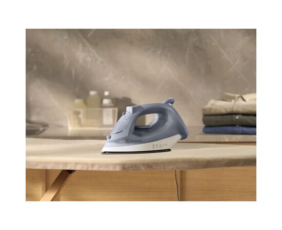 Утюг Electrolux E3SI1-2DB, изображение 11 Утюг Electrolux E3SI1-2DB, изображение 11