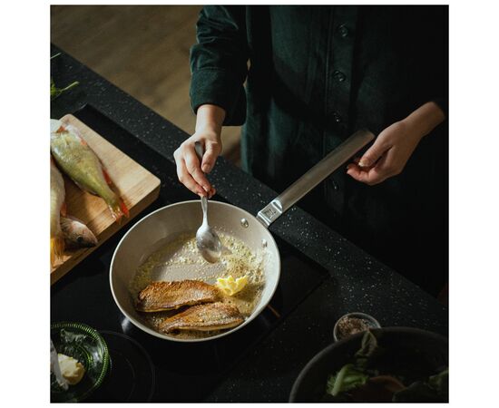 Сковорода Fiskars Norden 26 см з мінеральним покриттям (1067632), зображення 7