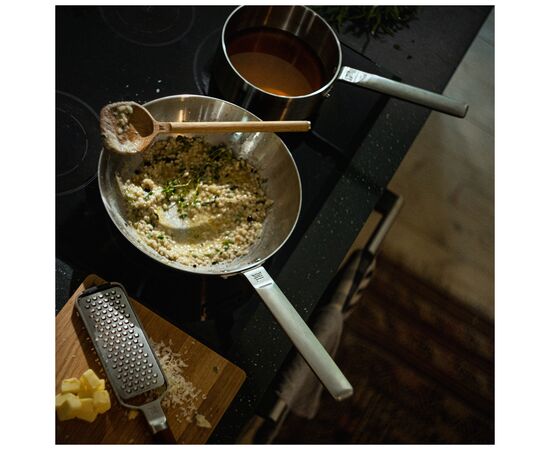 Сковорода Fiskars Вок Norden 28 см без покриття (1067630), изображение 11