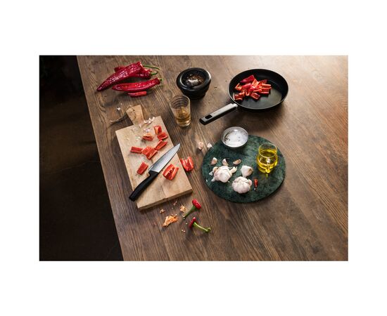 Кухонный нож Fiskars Hard Edge шеф середній 17 см (1051748), изображение 4