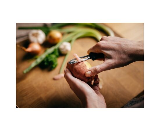 Овощечистка Fiskars Essential 6 см (1065585), изображение 4