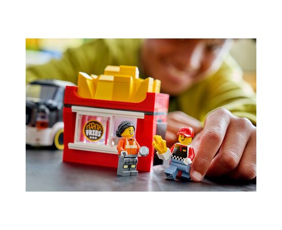 Конструктор LEGO City Грузовик с картофелем фри (60488), изображение 8