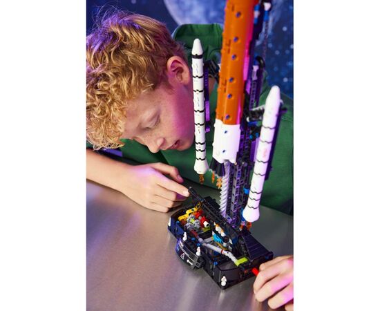 Конструктор LEGO Technic Ракета с системой космического запуска NASA Artemis (42221), изображение 11