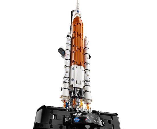 Конструктор LEGO Technic Ракета с системой космического запуска NASA Artemis (42221), изображение 6