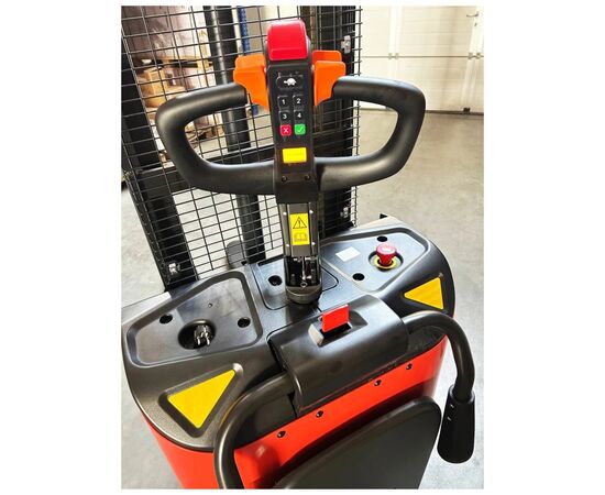 Штабелер GTM электрический самоходный 1,5т/3,6м 2x12В/106Ah с площ. оператора, дл. Вилы 1150мм (PSE15-C 3600), изображение 6