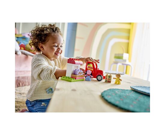 Конструктор LEGO DUPLO Peppa Pig Трактор и рынок (10468), изображение 9
