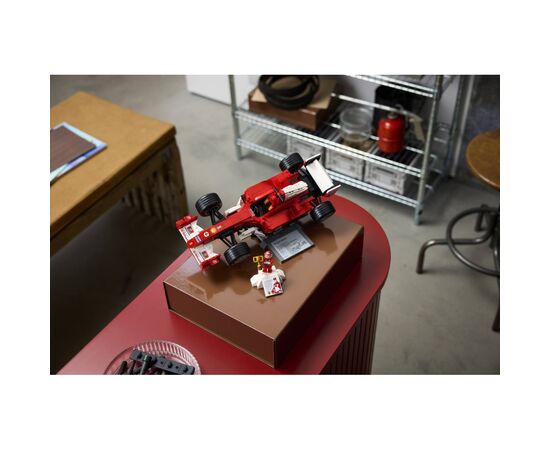 Конструктор LEGO Icons Ferrari F2004 and Michael Schumacher (11375), зображення 12