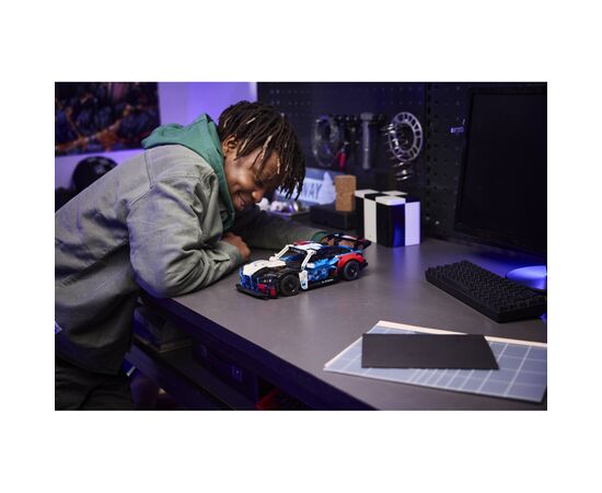 Конструктор LEGO Technic Автомобиль для гонки BMW M4 GT3 EVO (42226), изображение 10