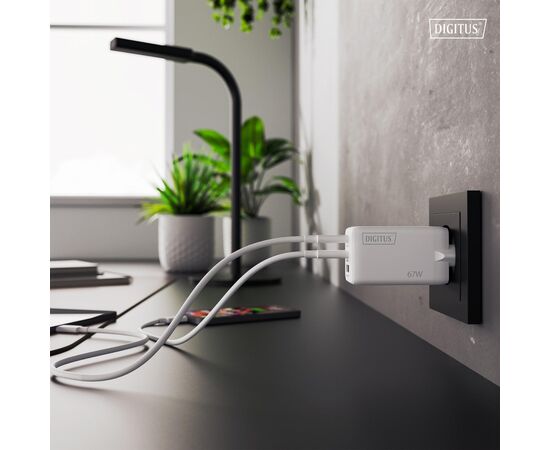 Зарядний пристрій Digitus 2xUSB-C + 1xUSB 67W GaN (DA-10303), зображення 2