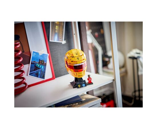 Конструктор LEGO Editions Formula 1 Шлем Льюиса Гамильтона из команды Scuderia Ferrari HP (43022-), изображение 12