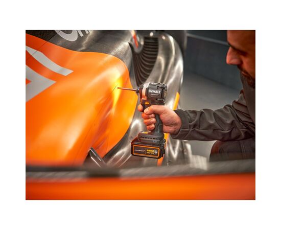 Шуруповерт DeWALT McLaren F1 TEAM LIMITED EDITION, 18V, АКБ 2x5Ah, 205Нм, 1000-2800-3250об/хв, кейс, ЗП, 1.0кг (DCF85MP2T), зображення 6