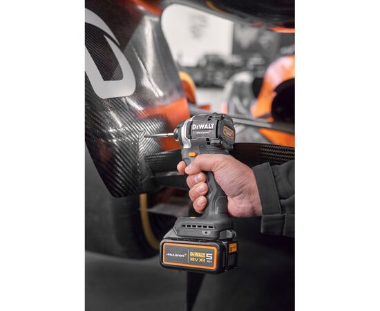 Шуруповерт DeWALT McLaren F1 TEAM LIMITED EDITION, 18V, АКБ 2x5Ah, 205Нм, 1000-2800-3250об/хв, кейс, ЗП, 1.0кг (DCF85MP2T), зображення 9